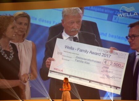 Hubertus Klier nimmt Wella Family Award entgegen